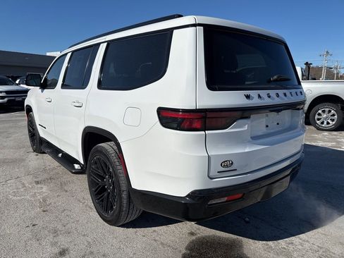 Used 2023 Jeep Wagoneer Series II image 3