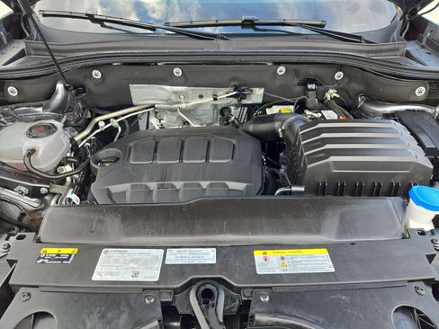 Used 2025 Volkswagen Atlas SE image 33