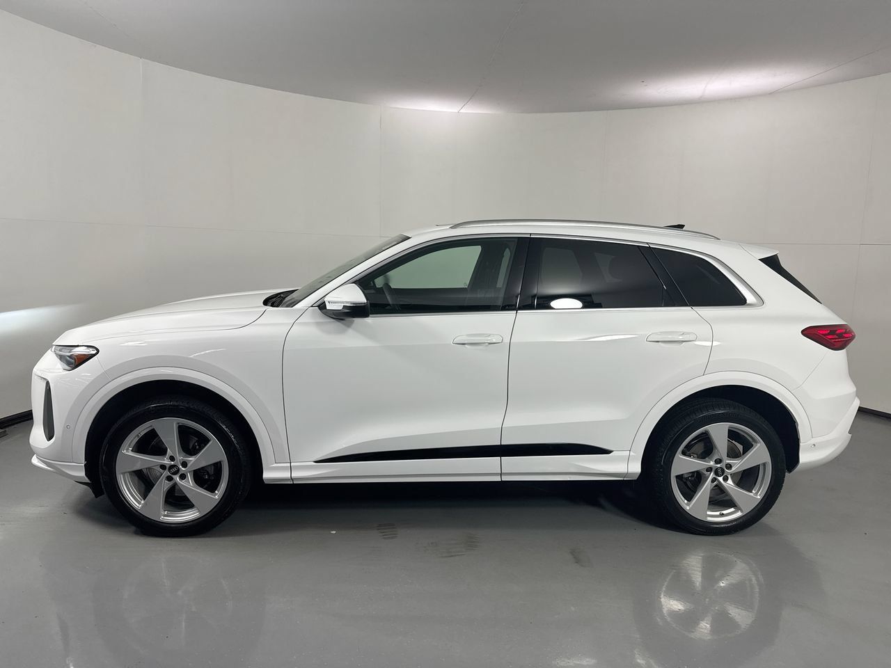 Used 2025 Audi Q5 Premium Plus w/ Premium Plus AWD/4WD image 30