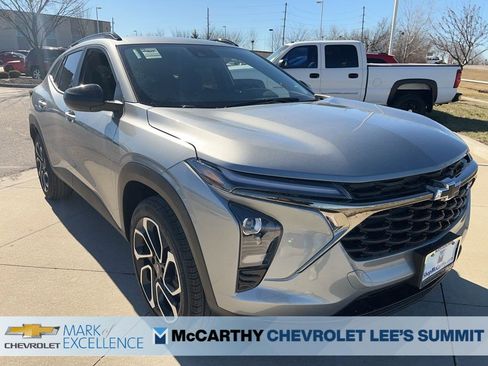 New 2026 Chevrolet Trax RS image 2