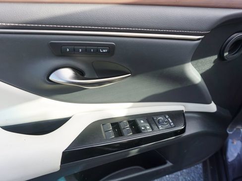 Used 2023 Lexus ES 350 w/ Premium Package FWD image 4