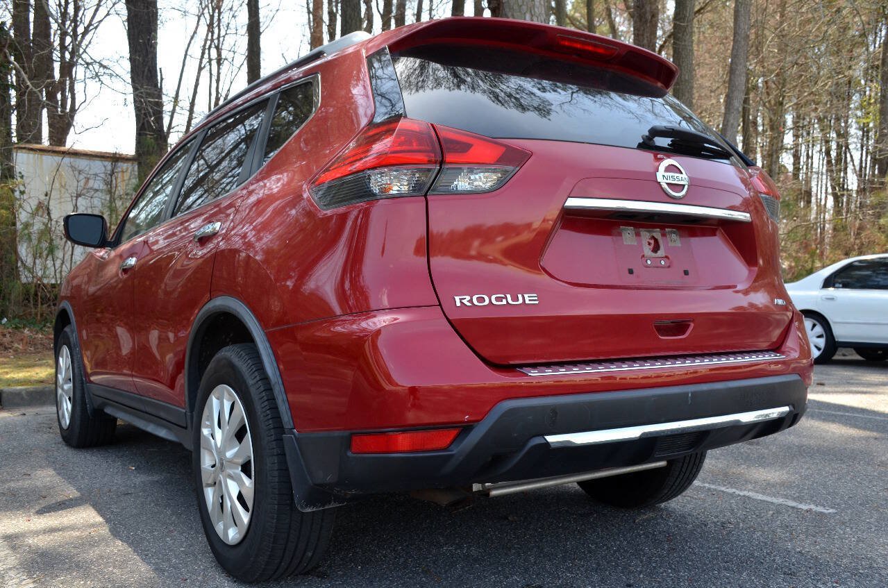 Used 2017 Nissan Rogue S w/ S Appearance Package AWD/4WD image 6
