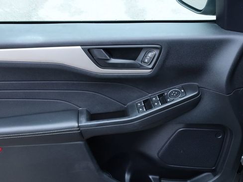 Used 2022 Ford Escape SE w/ Cold Weather Package image 17