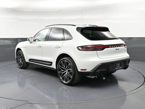 Certified 2026 Porsche Macan AWD/4WD image 3
