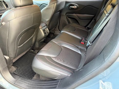 Used 2015 Jeep Cherokee Trailhawk w/ Comfort/Convenience Group image 18