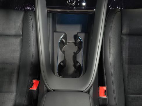 New 2026 Porsche Macan Electric RWD image 20