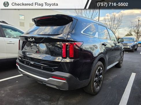 Used 2024 Kia Sorento S image 6