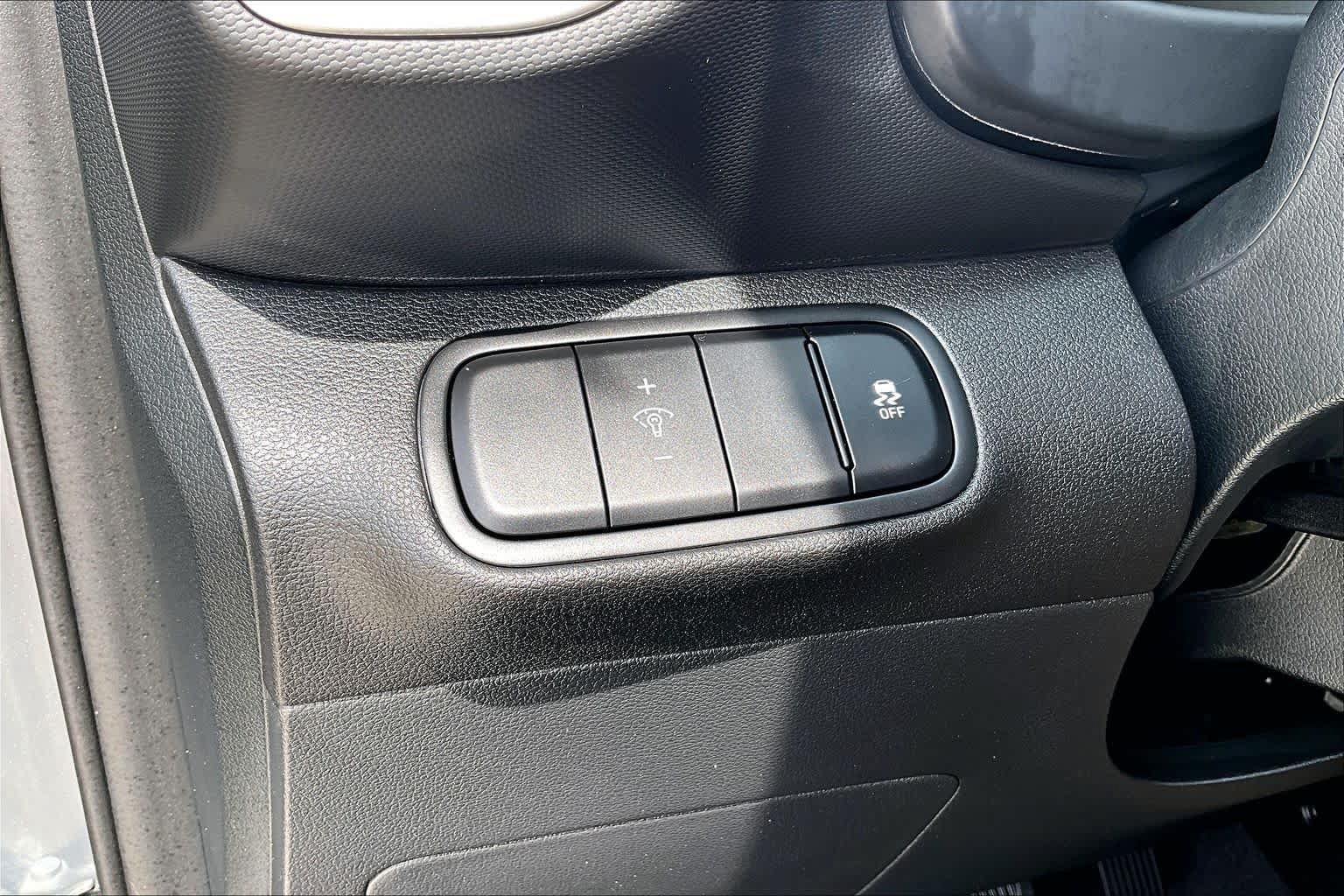 Certified 2026 Hyundai Venue SEL FWD image 36