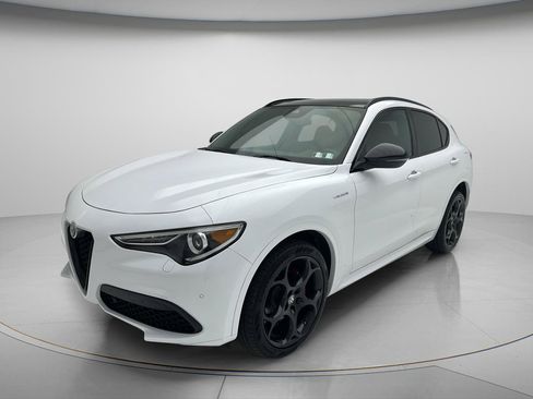 Used 2023 Alfa Romeo Stelvio Veloce AWD/4WD image 6