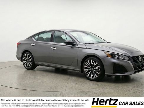 Used 2025 Nissan Altima 2.5 SV image 1