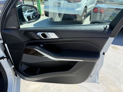 Used 2020 BMW X7 xDrive40i w/ Premium Package image 14