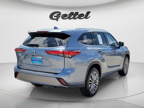 Used 2022 Toyota Highlander Platinum FWD image 4
