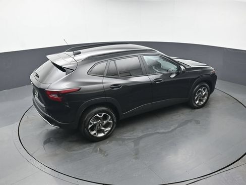 Used 2025 Chevrolet Trax LT FWD image 40