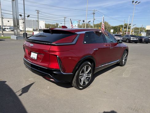 Used 2024 Cadillac Lyriq Luxury image 6