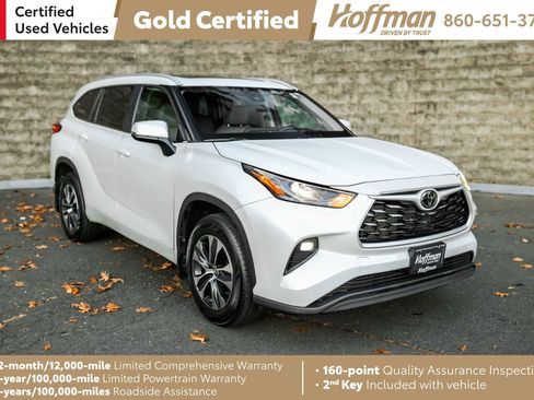Certified 2023 Toyota Highlander XLE image 1