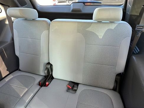 Used 2021 Chevrolet Traverse LT image 23