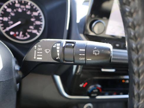 Used 2023 Nissan Rogue SL w/ SL Premium Package image 39