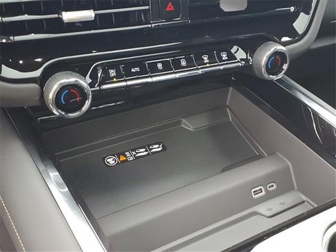 New 2026 Chevrolet Suburban Premier image 12