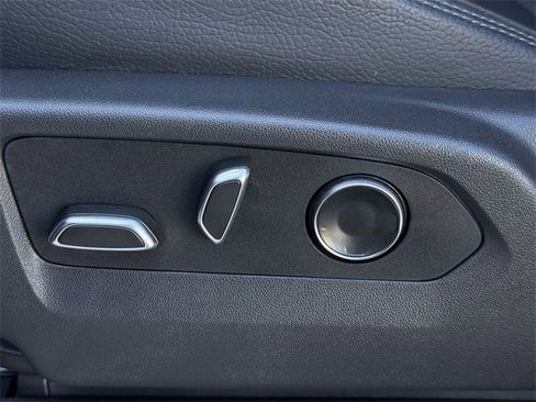 Used 2025 GMC Yukon XL Denali image 27