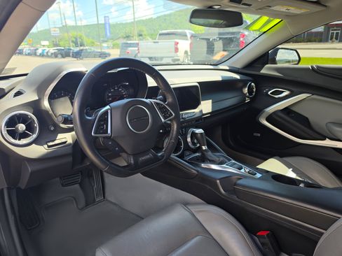 Used 2017 Chevrolet Camaro SS RWD image 13