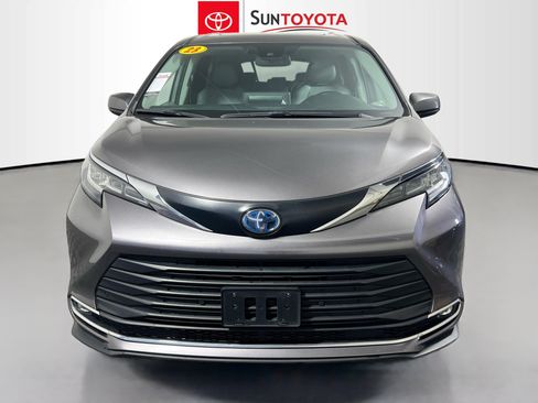 Used 2023 Toyota Sienna XLE FWD image 10