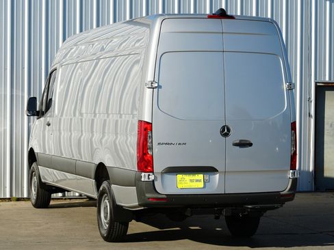 Used 2023 Mercedes-Benz Sprinter 2500 image 39