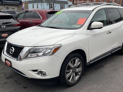 Used 2013 Nissan Pathfinder Platinum w/ Platinum Premium Pkg image 2