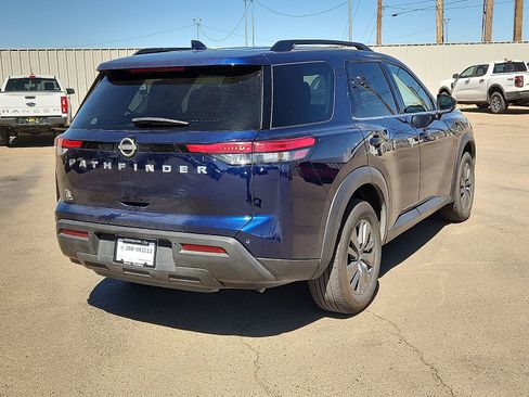 Used 2025 Nissan Pathfinder SV image 4