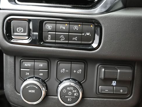 New 2026 GMC Yukon Elevation w/ Elevation Premium Package AWD/4WD image 21