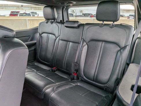 Certified 2024 Jeep Wagoneer Series II w/ Flexible Seating Group RWD image 13