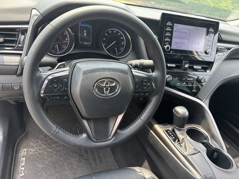 Used 2021 Toyota Camry SE w/ Convenience Package FWD image 9