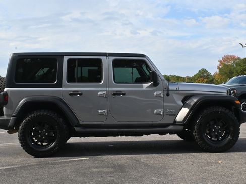 Used 2019 Jeep Wrangler Unlimited Sport image 10