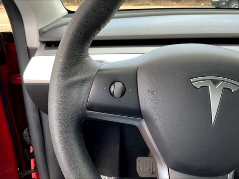 Used 2021 Tesla Model Y Long Range image 11