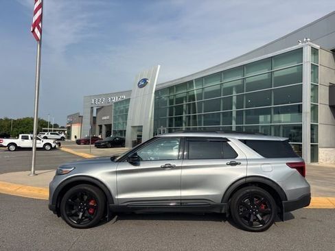 Used 2024 Ford Explorer ST w/ Equipment Group 401A AWD/4WD image 2