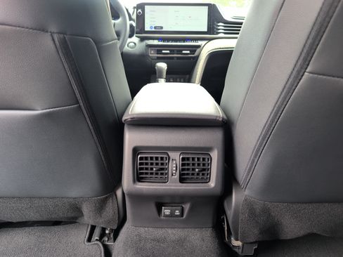 Used 2025 Toyota Camry XLE w/ Premium Package FWD image 31
