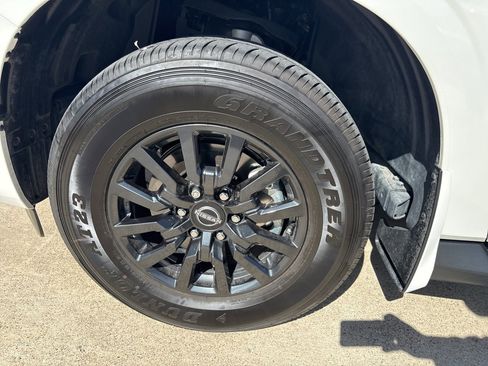 Certified 2025 Nissan Armada SV image 9