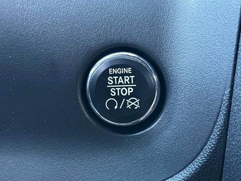 Used 2013 Dodge Challenger SRT8 w/ Harman Kardon Audio Group image 19