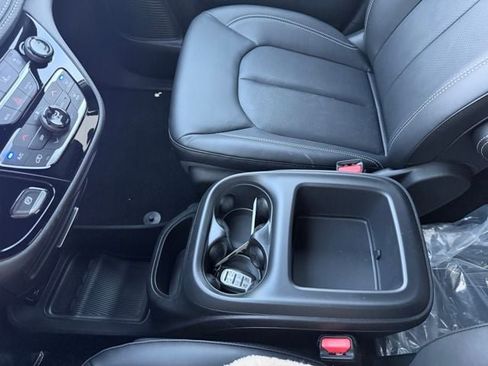 New 2026 Chrysler Pacifica Select image 51