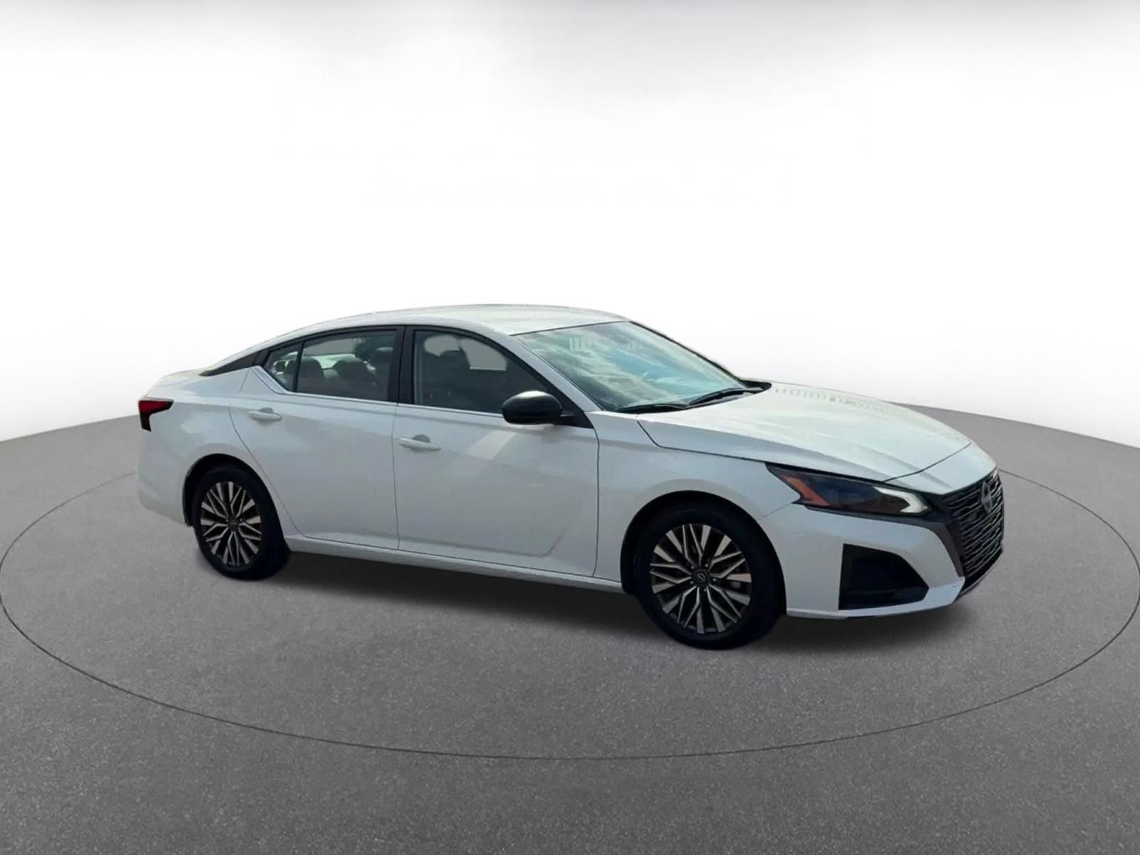 Used 2026 Nissan Altima 2.5 SV FWD image 2