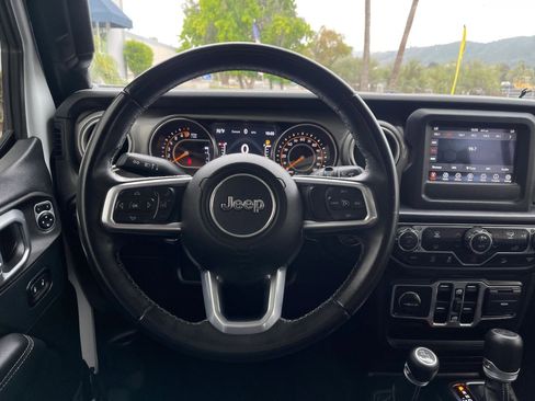 Used 2019 Jeep Wrangler Unlimited Sahara AWD/4WD image 11