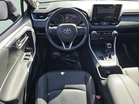 Used 2019 Toyota RAV4 XLE Premium w/ Cold Weather Package AWD/4WD image 4