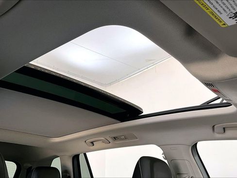 Used 2022 Volkswagen Tiguan SE image 20