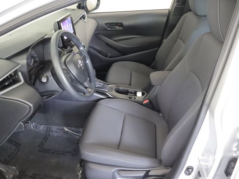 Used 2024 Toyota Corolla LE w/ LE Convenience Package FWD image 7