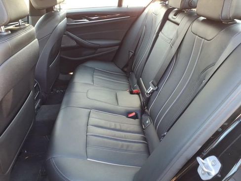 Used 2019 BMW 530e w/ M Sport Package image 10