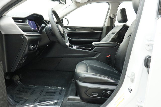 Used 2023 Jeep Grand Cherokee L Limited AWD/4WD image 7
