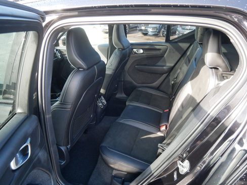 Certified 2023 Volvo XC40 Recharge Ultimate image 11