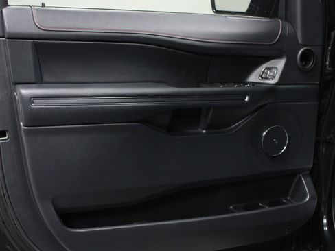 Used 2024 Ford Expedition Limited image 11