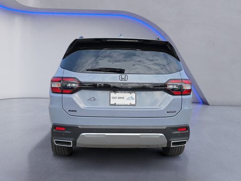 New 2026 Honda Pilot Touring image 4