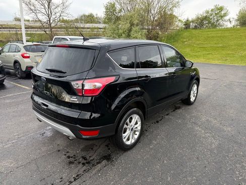 Used 2017 Ford Escape SE FWD image 3