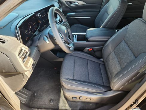 New 2026 Chevrolet Traverse LT w/ Sun and Wheel Package FWD image 10